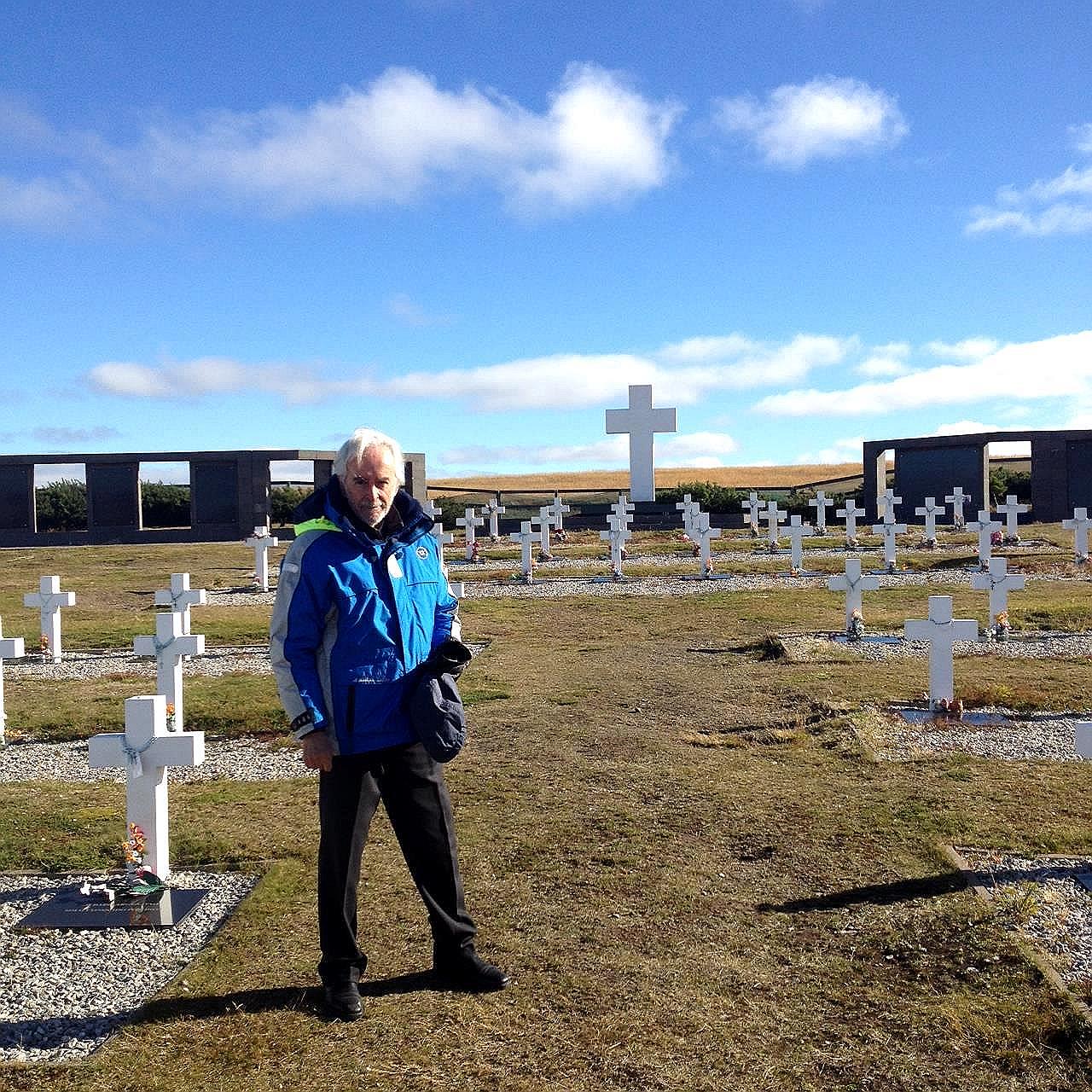 En cementerio argentino de Darwin
