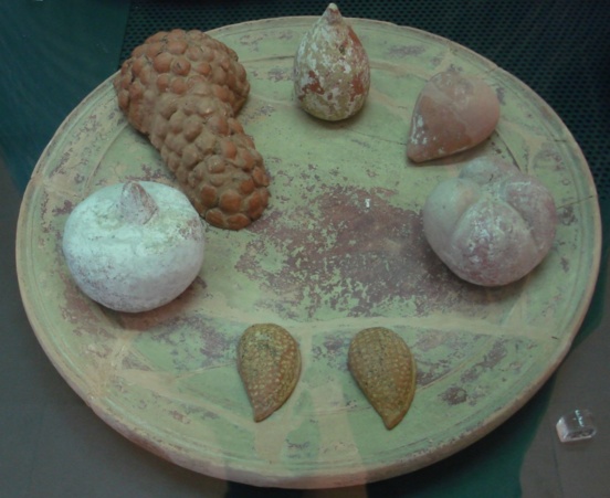 Plato de ofrendas agrícolas. Museo Arqueológico de Paestum