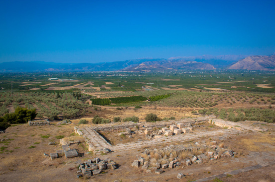 Vista de la comarca de Argos desde el santuario de Hera. Tomado de https://live.staticflickr.com/8583/28788720465_11e86147ae_b.jpg