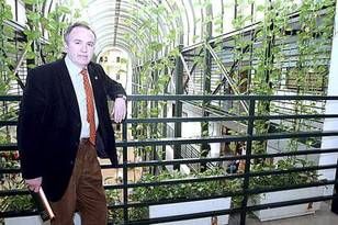 «No critiquemos al empresario que tenemos, fabriquemos más»