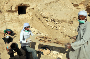 Excavación Proyecto Visir Amen-Hotep, Huy TA -28- Asasif (Campaña 2010). Foto propiedad del Instituto de Estudios del Antiguo Egipto.