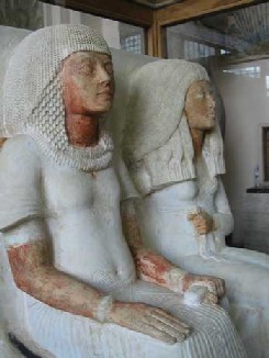 Estatua de Mery-Neith y su esposa. Museo Egipcio del Cairo.
