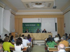 El Profesor mafred Bietak en los Cursos de verano de El Escorial 2007
