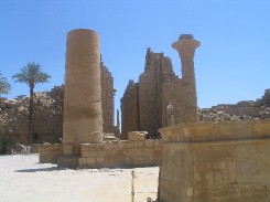 Templo de Karnak. Segundo pilono y Kiosco de Taharka