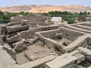 Barrio de casas de la guarnición judía en la Isla Elefantina. Copyright IEAE Barrio de casas de la guarnición judía en la Isla Elefantina. Copyright IEAE