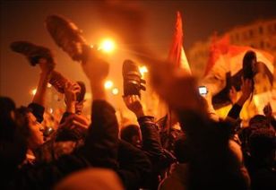 Estrategias de Comunicación: La revolución de los papiros.. y de los zapatos Estrategias de Comunicación: La revolución de los papiros.. y de los zapatos