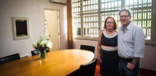 Margarida Kunsch nueva decana de la Escuela de Comunicación y Artes de la Universidad de San Paulo Margarida Kunsch nueva decana de la Escuela de Comunicación y Artes de la Universidad de San Paulo