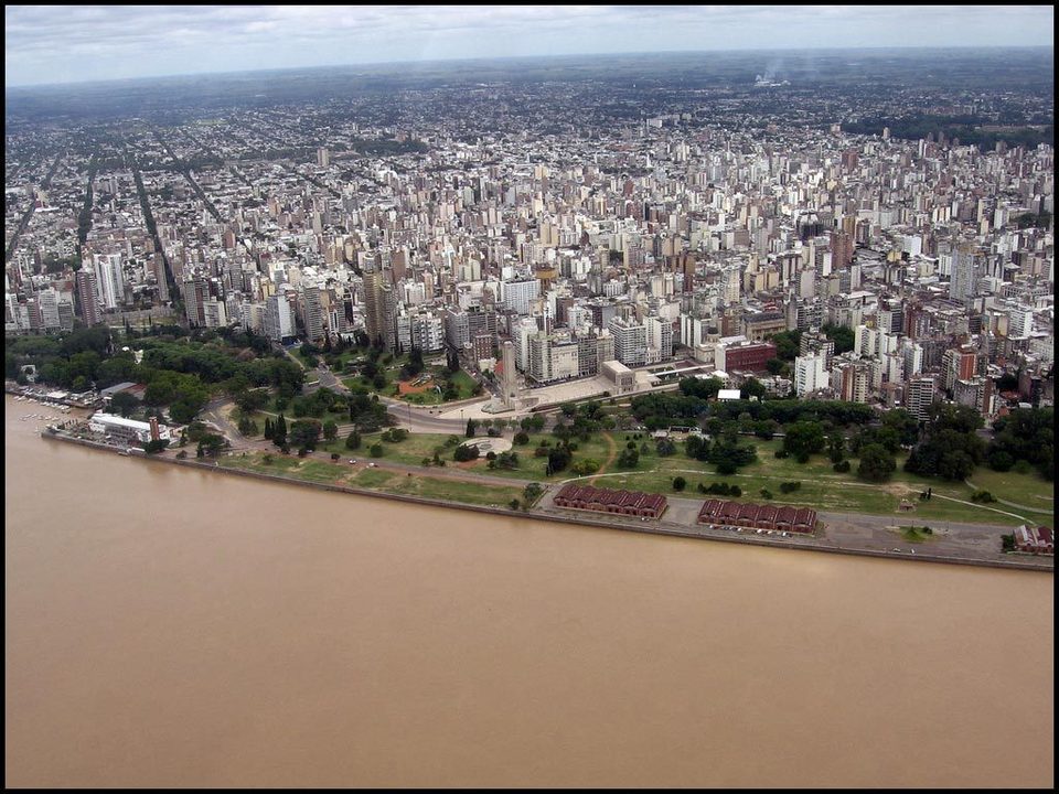 Comunicación estratégica desde la Escuela de Rosario Comunicación estratégica desde la Escuela de Rosario