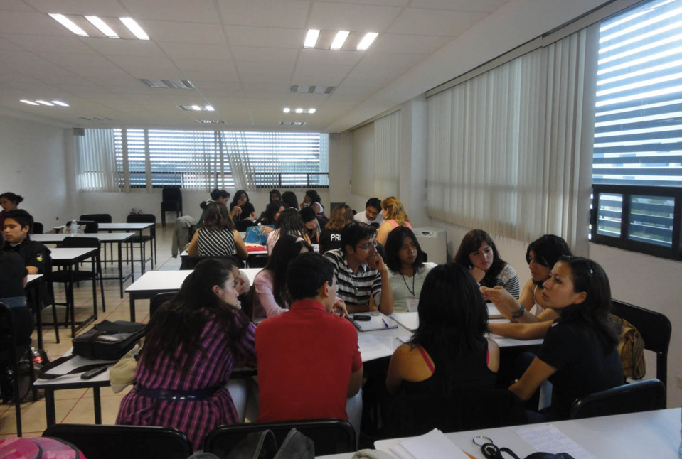 Sesión en la Facultad de Ciencias de la Comunicación de la BUAP. Sesión en la Facultad de Ciencias de la Comunicación de la BUAP.