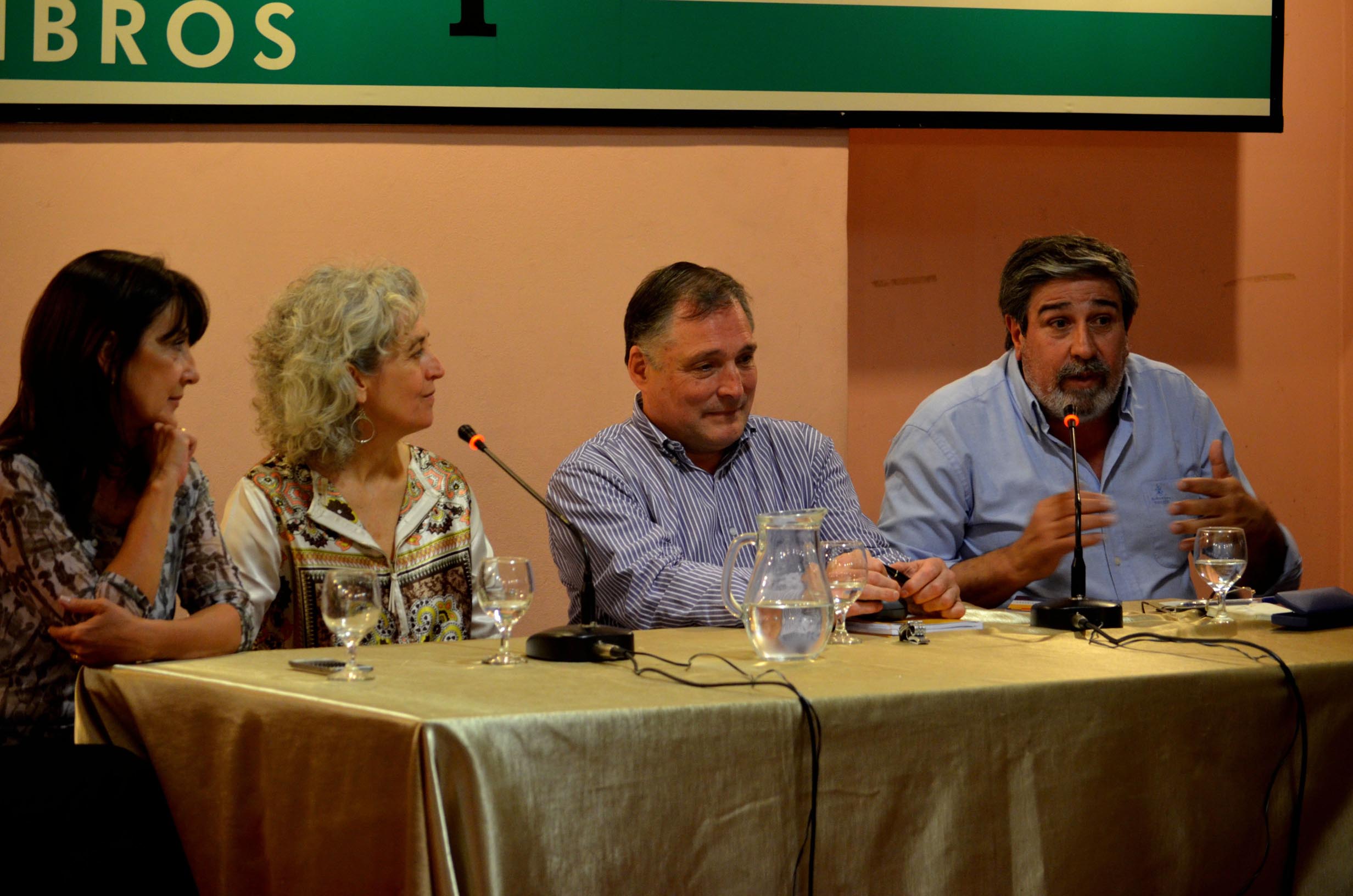 Presentación del libro "Metodologías de la comunicación estratégica" en Rosario.
