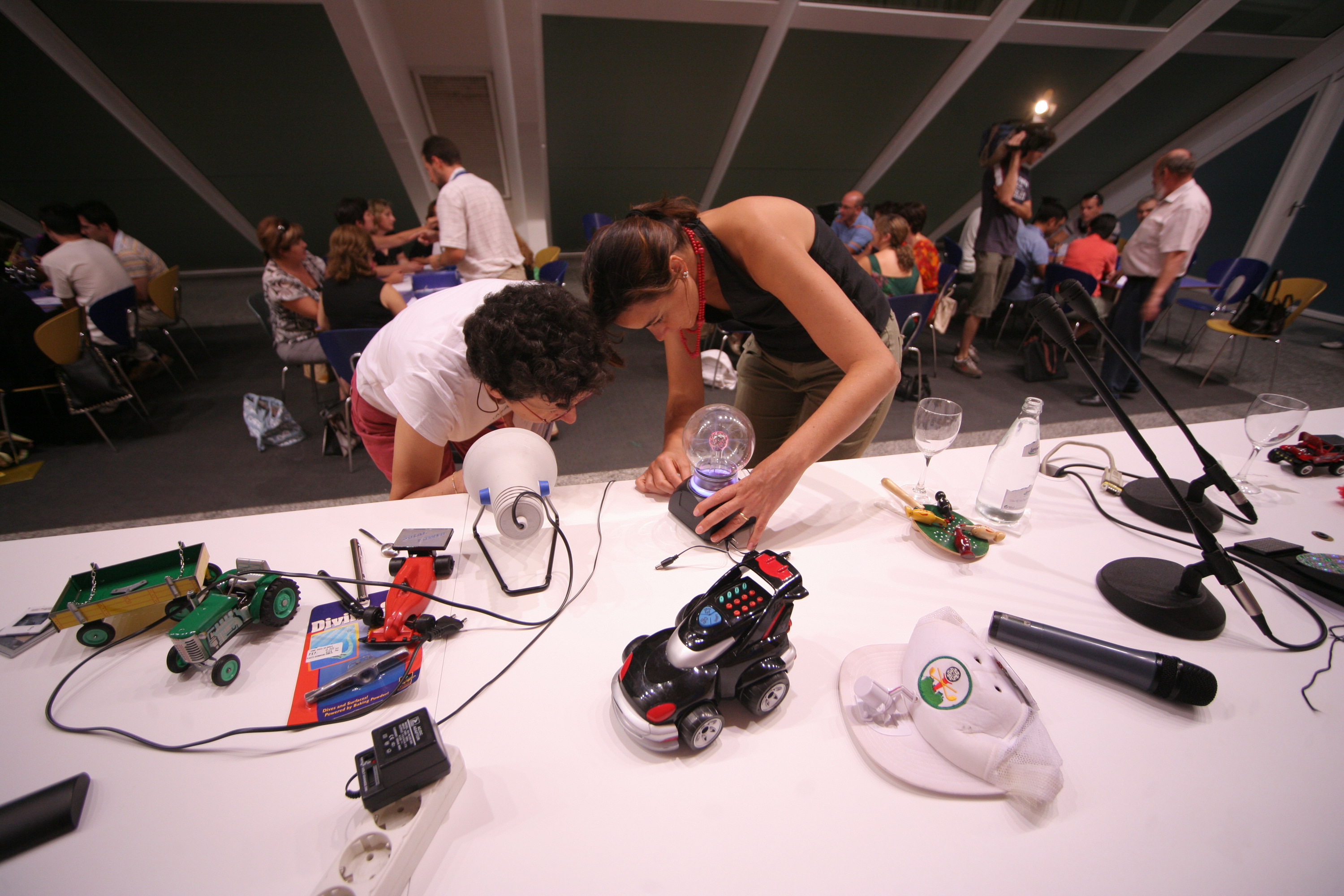Casi una década mejorando la motivación de los estudiantes hacia la ciencia y la tecnología Casi una década mejorando la motivación de los estudiantes hacia la ciencia y la tecnología