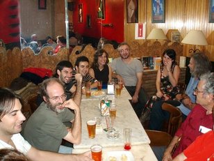Reunión de poetas en El Café El Dorado.