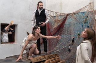 Momento de la representación. Fuente: Teatro La Puerta Estrecha. Momento de la representación. Fuente: Teatro La Puerta Estrecha.