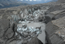 Vista parcial del glaciar Kaskawulsh, todavía con restos de hielo, que al derretirse ha orientado el agua en otra dirección, provocando la desaparición del río Slims. Jim Best / University of Illinois