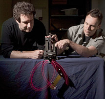 Los investigadores explican el trabajo con el ejemplo del mecanismo de doble péndulo