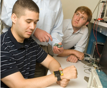 Investigadores trabajan con los sensores. Foto: Universidad de Virginia