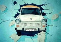 Mural sobre la caída del Muro de Berlín. Bogdangiusca.
