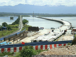 El desarrollo de un viaducto marino en Bukit Merah. Imagen: MMC-Gamuda / railway-technology.com.