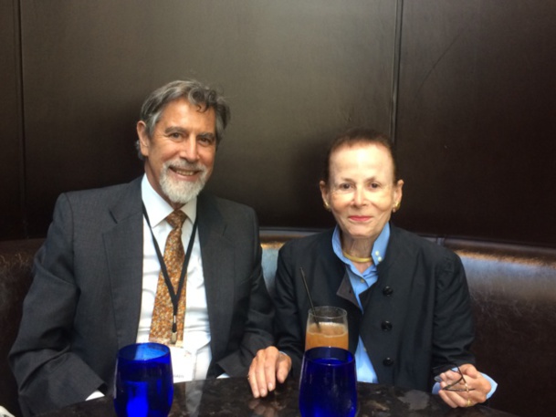Francisco Sagasti, junto a la viuda de Robert K. Merton, la socióloga de la ciencia Harriet Zuckerman, en un momento del acto. Foto: F. Sagasti. Francisco Sagasti, junto a la viuda de Robert K. Merton, la socióloga de la ciencia Harriet Zuckerman, en un momento del acto. Foto: F. Sagasti.