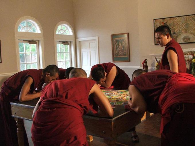 Monjes tibetanos  en el St. Mary's College de Maryland. Foto: GirlReporter. Flickr