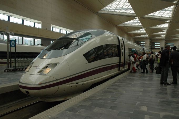 Zaragoza es una de las ciudades que se ha visto beneficiada con los servicios ferroviarios de alta velocidad en España. Imagen: Goza Zaragoza.