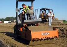 El nuevo material empleado en obras de carretera combina neumáticos reciclados triturados y arena. Imagen: Purdue University.
