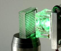 El cubo luminoso es el prototipo del nuevo proyector. Crédito: Instituto Fraunhofer IOF