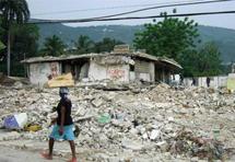Los escombros de hormigón acumulados luego del terremoto en Haití podrían ser reutilizados para la reconstrucción de las zonas devastadas. Imagen: ACerS Bulletin/Reginald DesRoches.