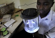 Evans Wadongo, el joven ingeniero responsable de este proyecto. Imagen: physorg.com