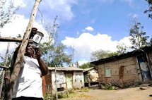 Las lámparas solares LED brindan una gran ayuda en las comunidades rurales más empobrecidas de Kenia. Imagen: physorg.com