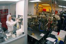 Sabine Freisem en su laboratorio de rayos láser. Fuente: UCF