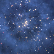Imagen compuesta del cúmulo de galaxias CL0024 17 tomada por el telescopio espacial Hubble muestra la creación de un efecto de lente gravitacional producto, en gran parte, de la interacción gravitatoria con la materia oscura. Fuente: Wikimedia Commons.
