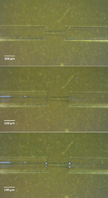 La imagen superior muestra el filamento de polímero conectado a las fibras de vidrio del sensor. En la imagen intermedia, se aprecia el desprendimiento de un filamento. La imagen inferior muestra el lugar en el que la resina se vuelca en la fisura.
