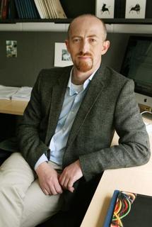 Hakan Tureci, profesor de ingeniería eléctrica de Princeton University e investigador principal del proyecto. Imagen: Frank Wojciechowski.