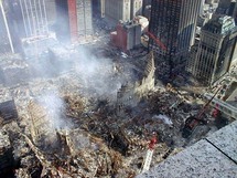 Escombros de las Torres Gemelas de Nueva York, tras los atentados del 11S. Fuente: Wikimedia Commons.