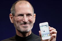 Presentación del iPhone 4 por Steve Jobs en la Worldwide Developers Conference del año 2010. Foto: Matt Yoh. Wikimedia.