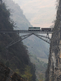 Este tren une China con Vietnam desde hace más de 100 años. Es solamente una pequeña parte de la red que debe modernizarse para conformar el ferrocarril Trans-Asia. Imagen: chinadaily.com.cn