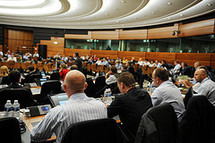 Momento del seminario celebrado en Bruselas sobre las interferencias de láser en la aviación. Fuente: EUROCONTROL.