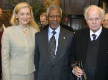 Carl Friedrich von Weizsaecker junto al Secretario General de la ONU en la Universidad de Tubinga.