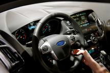 Modelo Ford Focus 2012 con sistema Sync. Fuente: HighTechDad.