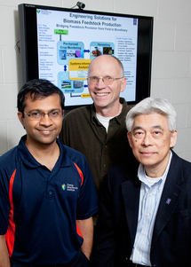 De izquierda a derecha: Yogendra Shastri, Alan Hansen y K.C. Ting, responsables del nuevo modelo computacional. Fuente: Brian Stauffer. Universidad de Illinois.