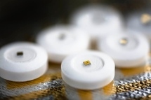 Píldoras que contienen los microchips. Fuente: Proteus Biomedical.
