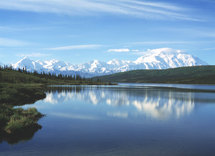Los hidratos de gas se generan naturalmente en el subsuelo helado, por ejemplo en Alaska. Imagen: Parque Nacional de Denali y monte McKinley en Alaska. Fuente: Wikimedia Commons.