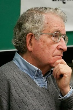 Chomsky denuncia el falso poder de la ciencia, la política y la religión