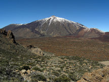 Las islas más altas crean condiciones que aumentan la tasa de endemismos, ha demostrado el presente estudio. Imagen: Teide. Fuente: Wikimedia Commons.