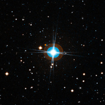 Vista cercana del cielo alrededor de la estrella HD 10180. Fuente: Wikimedia Commons.