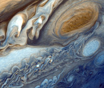 Imagen de alta resolución de la Gran Mancha Roja de Júpiter tomada por la sonda Voyager 1 en 1979. Fuente: Wikimedia Commons.