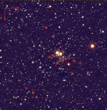 Imagen del cúmulo estelar masivo Masgomas-1 (en falso color). Con círculos rojos se han marcado las estrellas masivas clasificadas por los astrofísicos.// LIRIS/Telescopio William Herschel. IAC.