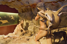 Escena del Paleolítico Superior en la muestra 'Neolítico. De nómadas a sedentarios'. DICYT.