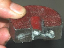 Hierro obtenido por el sistema MOE. Foto Donald R. Sadoway.